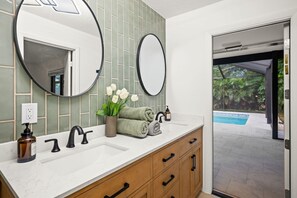 Spa - Tropical Retreat Naples, FL - Private heated pool & patio with outdoor living (Naples)