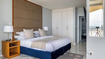 Apartment, 4 Bedrooms, Balcony, Lake View | 4 bedrooms