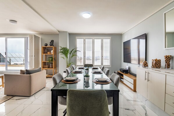 Living room - Lagoon Shoreline Penthouse (Cape Town)