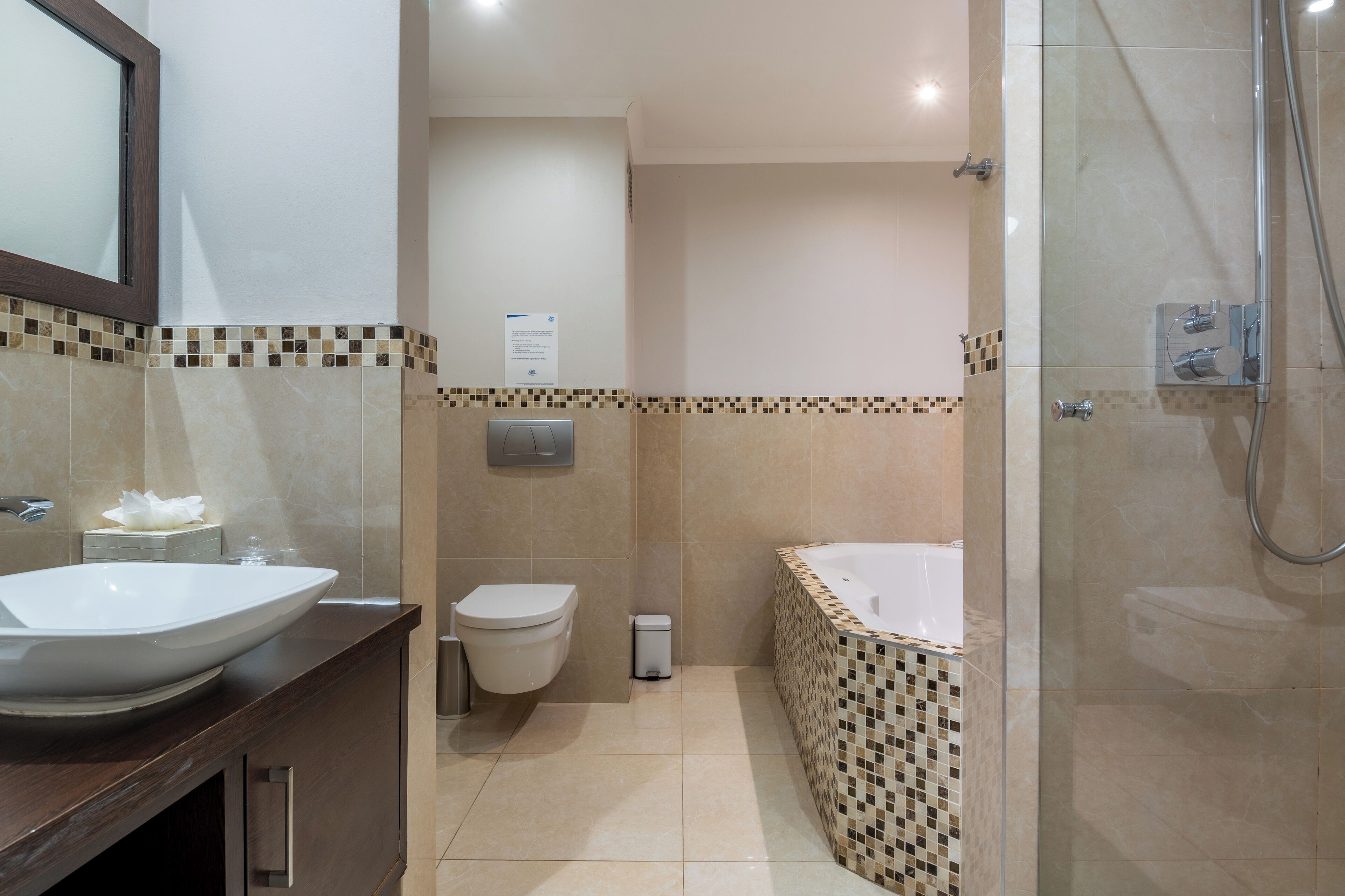 Apartment, 4 Bedrooms, Balcony, Lake View | Bathroom | Toilet paper