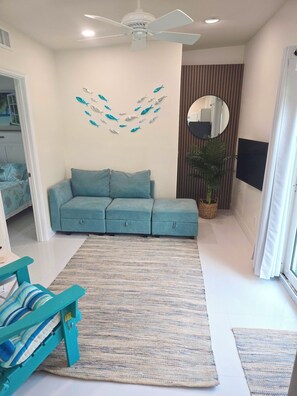 Interior - Brand- new Cozy 2-bedroom cottage with a 2 minute walk to Clearwater Beach (Clearwater)