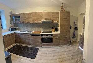 Microonde, forno, piano cottura, lavastoviglie