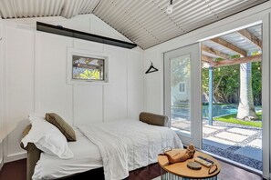 4 bedrooms, desk, iron/ironing board, travel cot