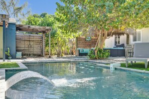 Piscine extérieure, piscine chauffée