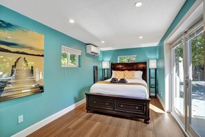 4 bedrooms, desk, iron/ironing board, travel crib