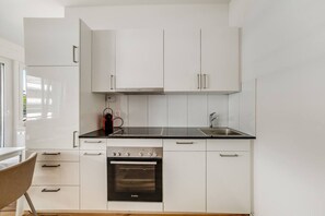 Réfrigérateur, four, plaque de cuisson, lave-vaisselle