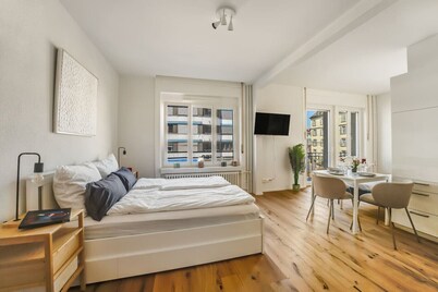 Top modern apartment very central to the fair