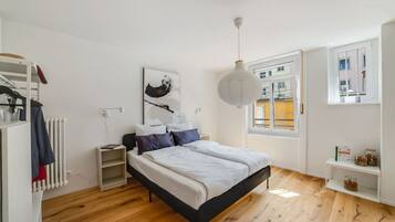 2 Schlafzimmer, Schreibtisch, BĂŒgeleisen/BĂŒgelbrett, WLAN