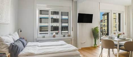 1 bedroom, desk, iron/ironing board, WiFi