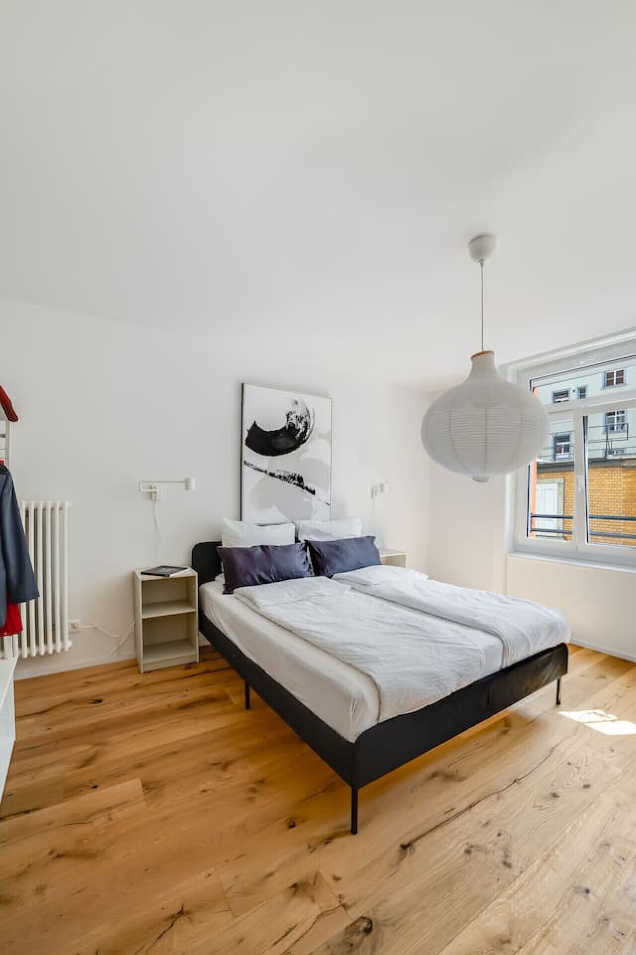 Desk, iron/ironing board, WiFi, bed sheets