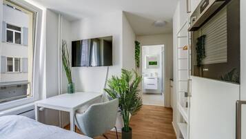 Desk, iron/ironing board, WiFi, bed sheets