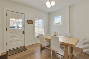 Dining - Central Columbus: Cozy Housing on Oak (Columbus)