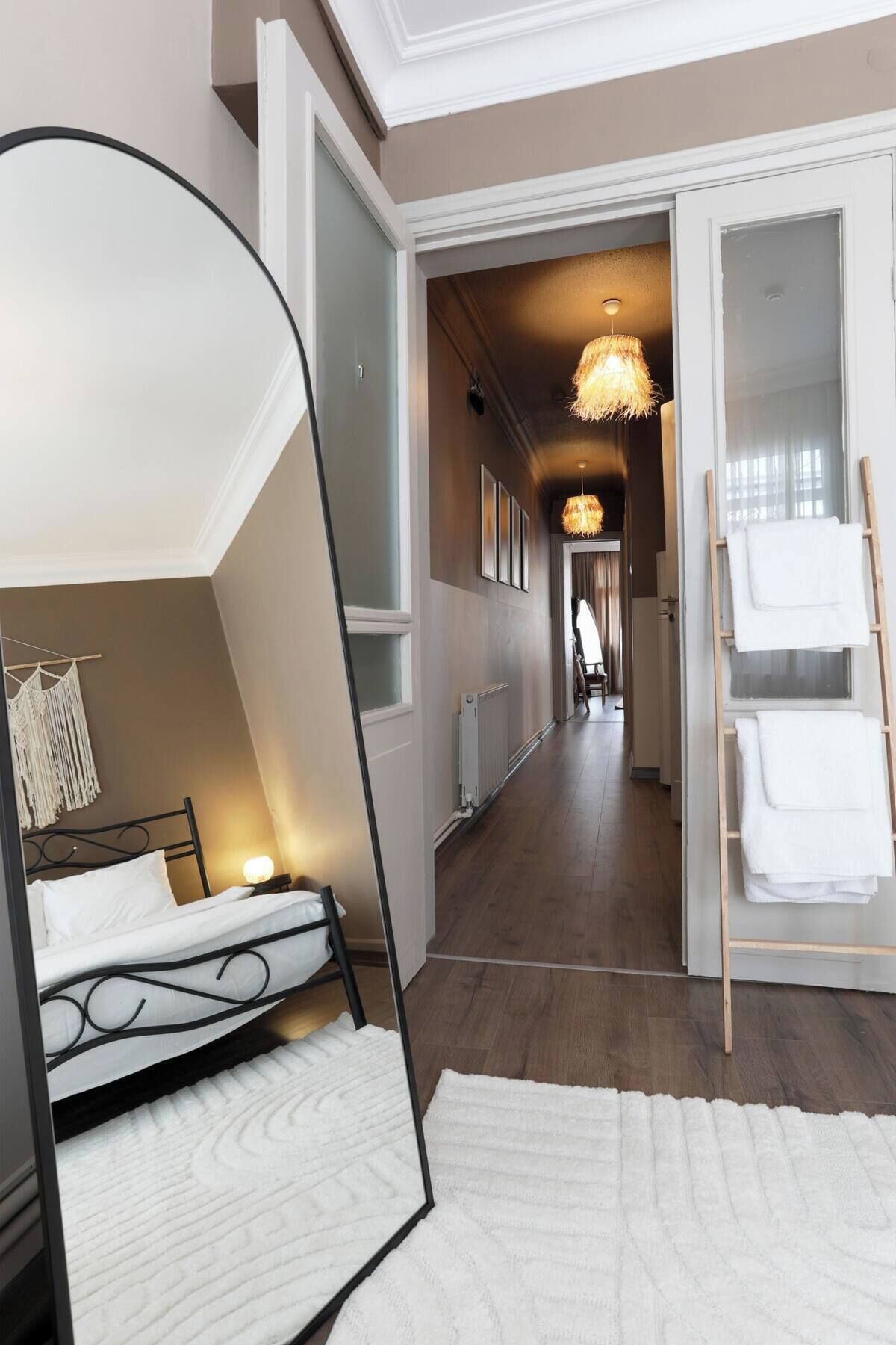 5 bedrooms, iron/ironing board, free WiFi, bed sheets