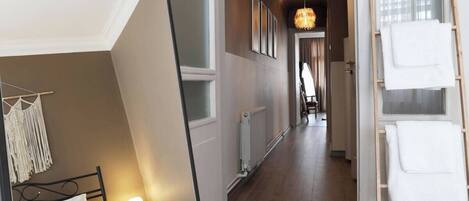 5 bedrooms, iron/ironing board, free WiFi, bed sheets