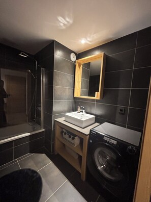 Hair dryer, towels, soap, toilet paper - Paradise in Megève (Megève)