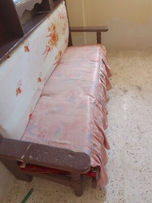 Interior - Quiet room for daily rent –between Borg El Arab Airport and
downtown Alexandria. (Alexandria Governorate)