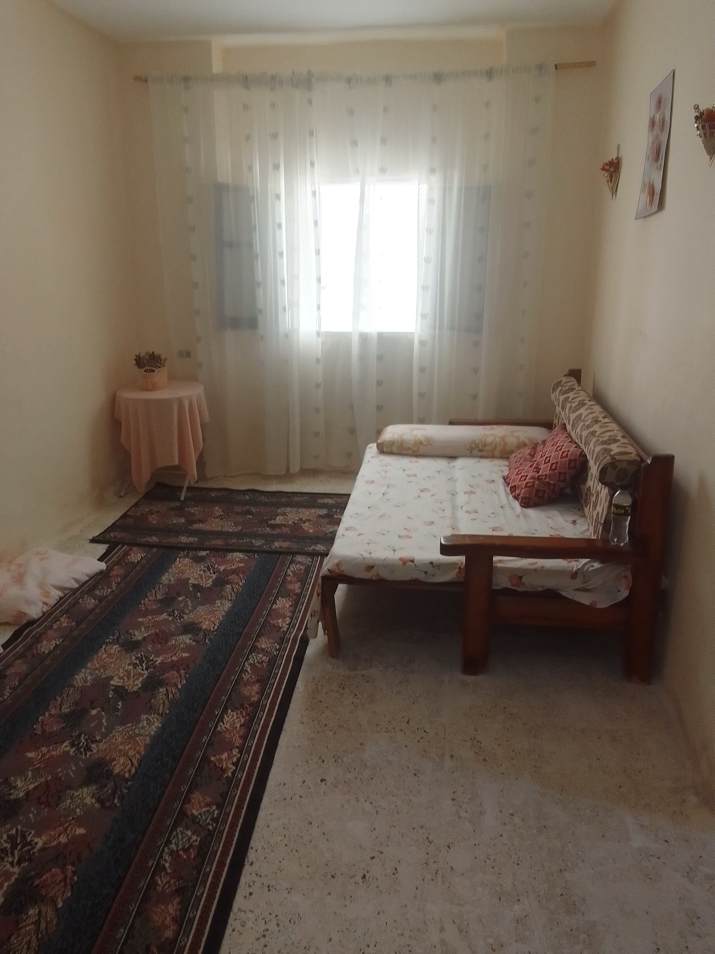 Iron/ironing board, bed sheets