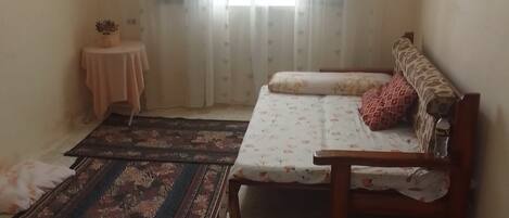 Iron/ironing board, bed sheets