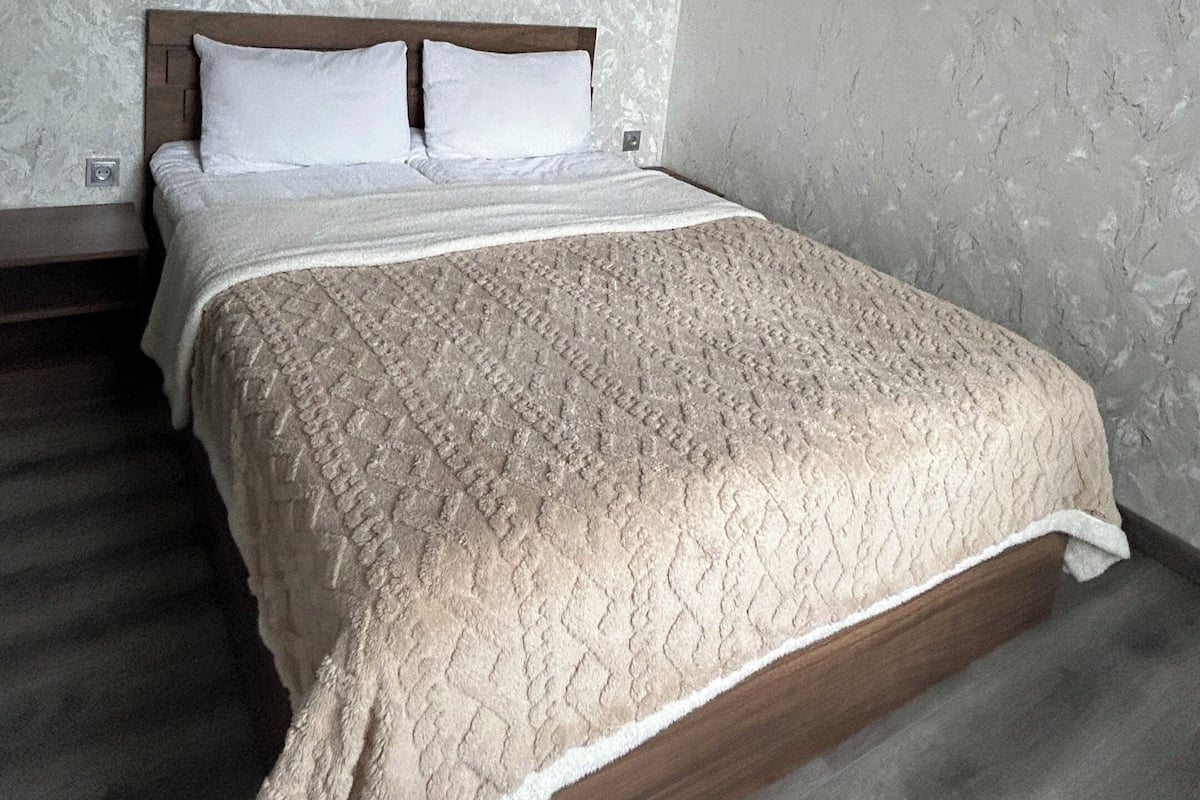 Comfort Double Room, 1 Queen Bed, Allergy Friendly, Mountain View | Free WiFi