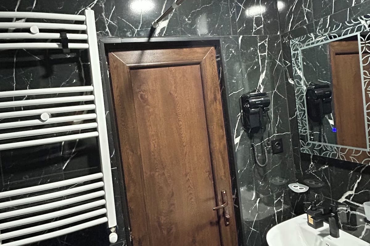 Double Room, Mountain View | Bathroom