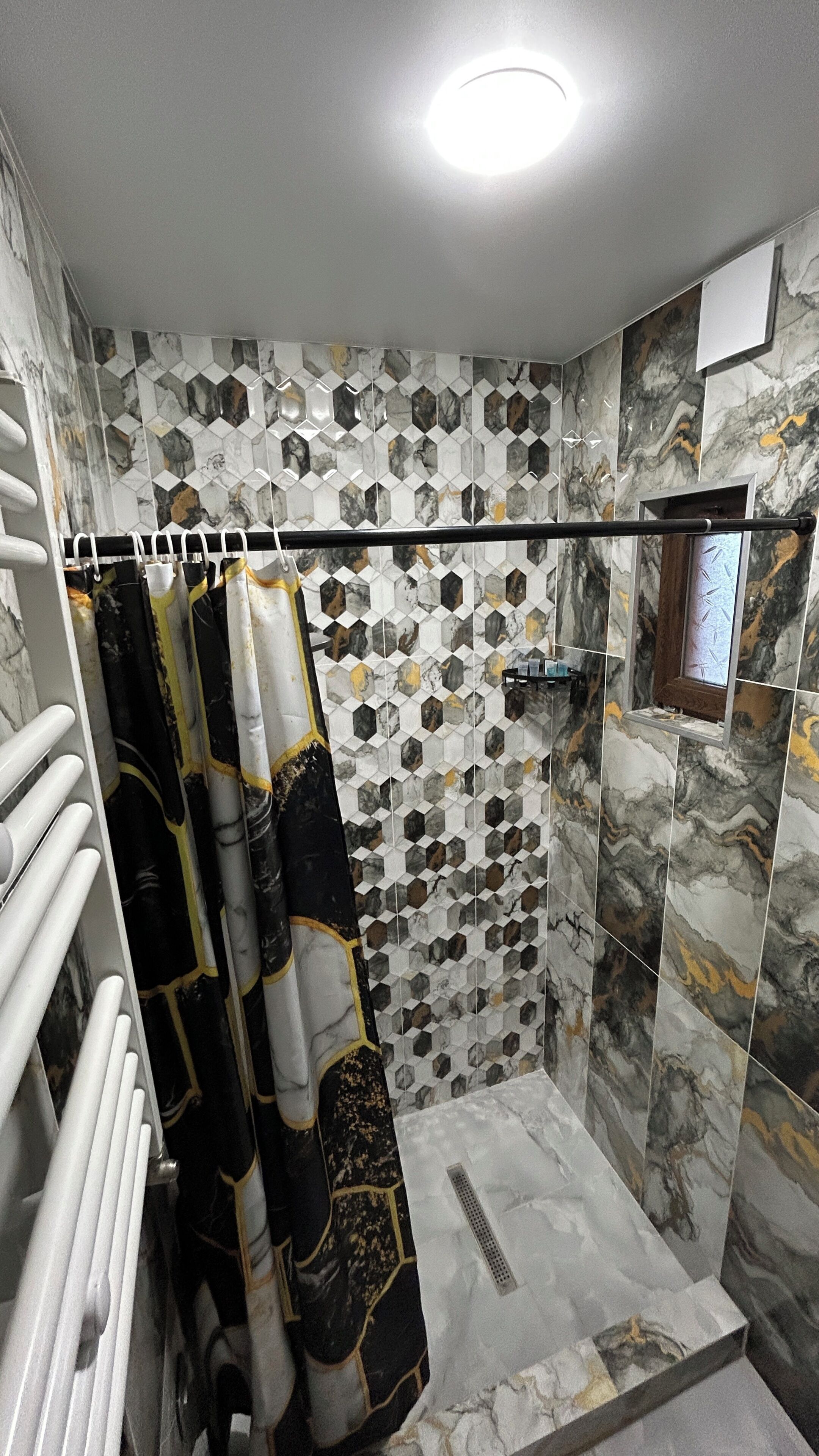 Comfort Double Room, 1 Queen Bed, Allergy Friendly, Mountain View | Bathroom | Slippers