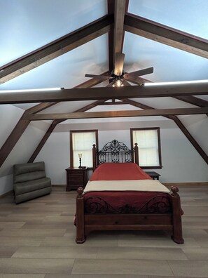 3 habitaciones, tabla de planchar con plancha, wifi y ropa de cama 