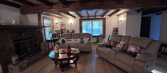 Fully Renovated Serene Log Cabin Escape in NW Metro ATL Powder Springs West Cobb