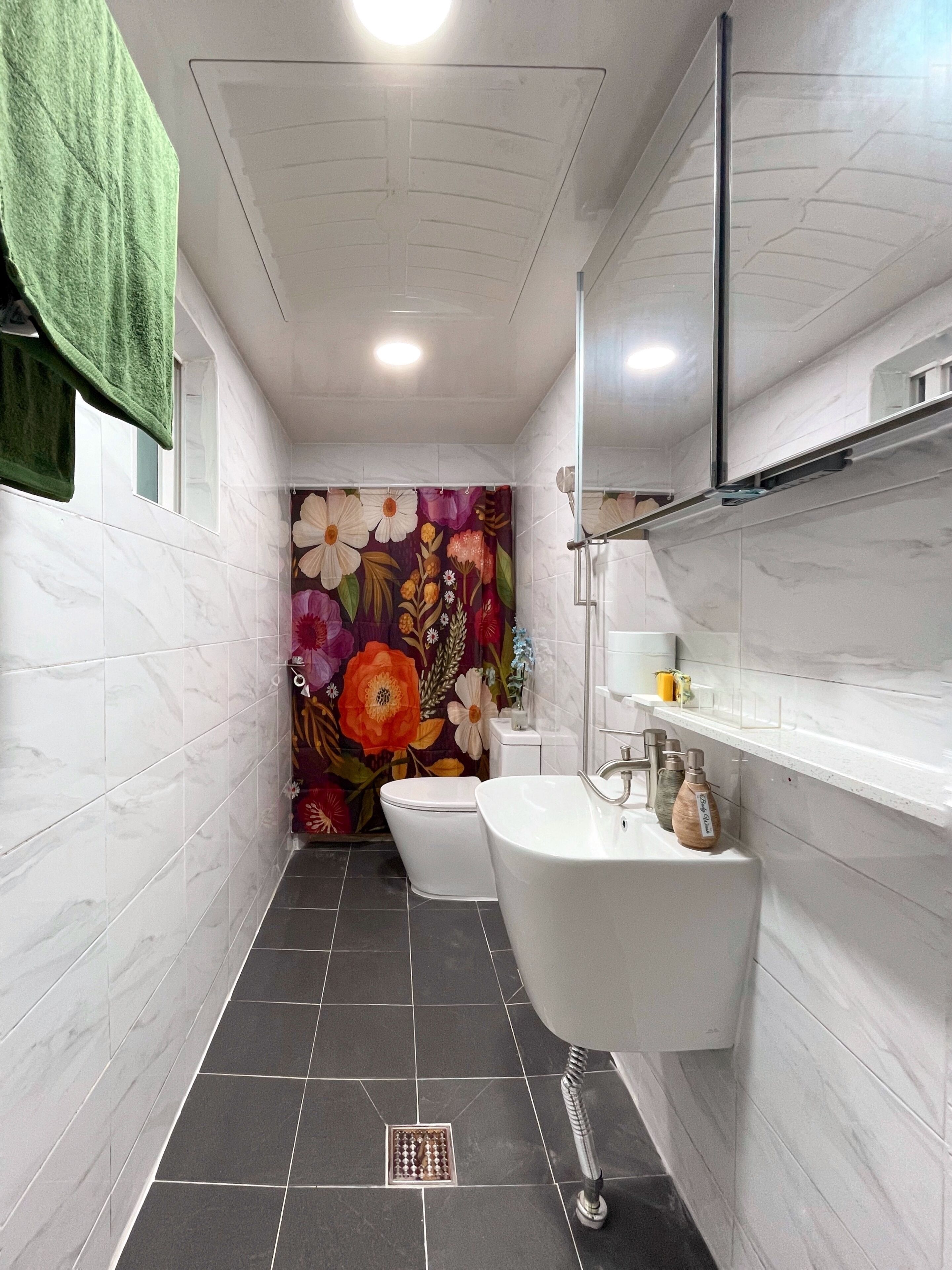 Family Apartment, Multiple Beds | Bathroom