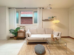 Blackout drapes, soundproofing, iron/ironing board, free WiFi - House Lotus (Seoul)