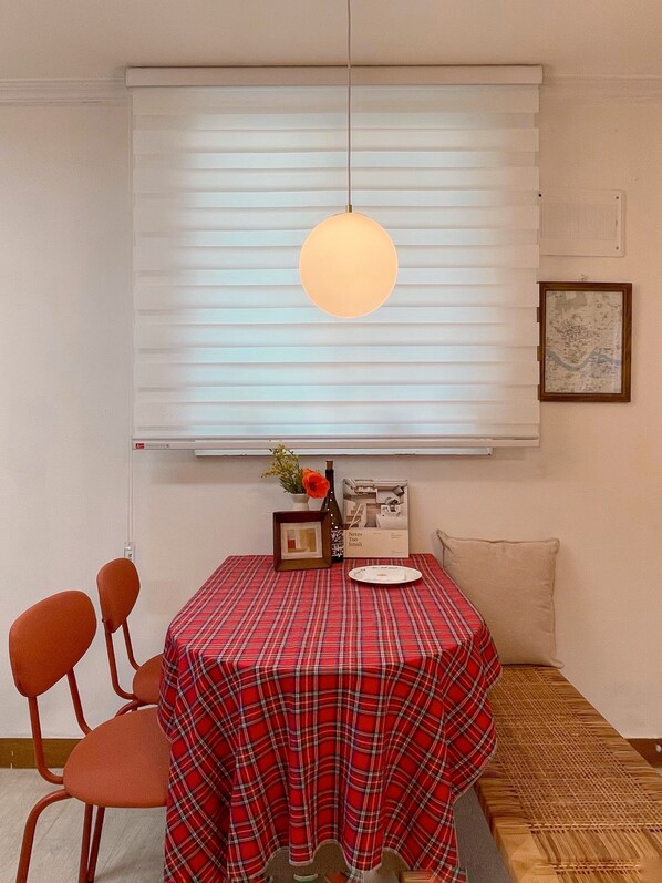 Blackout drapes, soundproofing, iron/ironing board, free WiFi - House Lotus (Seoul)