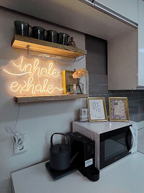 Blackout drapes, soundproofing, iron/ironing board, free WiFi - House Lotus (Seoul)