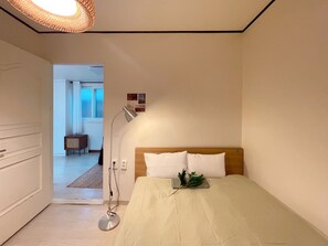 Blackout curtains, soundproofing, iron/ironing board, free WiFi - House Lotus (Seoul)