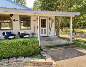 Terrace/patio - Turman's Slice of Heaven: Lake Fork water front cabin (Yantis)