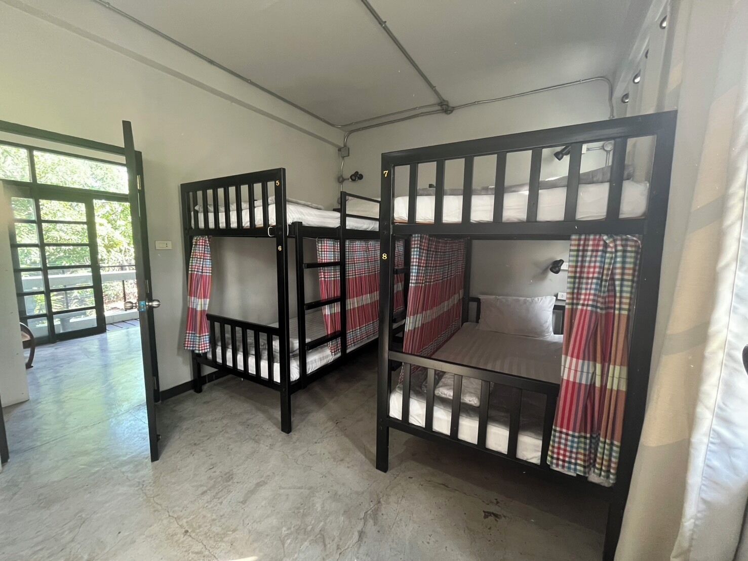Basic Shared Dormitory | Free WiFi