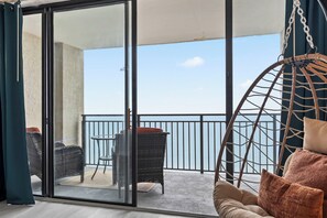 Smart TV - 21st-Floor Oceanfront Retreat • 1BR • Pool & Hot Tub • Private Balcony (Myrtle Beach)