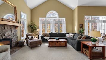 Smart TV, fireplace, ping pong, books