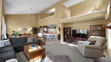 Smart TV, fireplace, ping pong, books