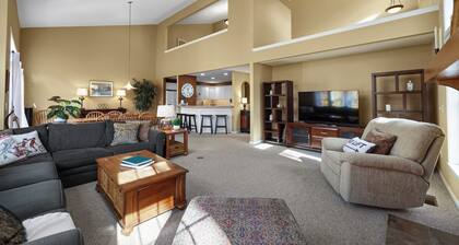 Large Mountainside Condo with Private Trail to Grouse Run