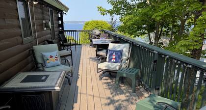 Ocean Views Charming 2-bedroom 2 bath Modern Log Cabin