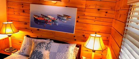 2 عدّة غرف نوم ومكواة/لوح كي وواي فاي وملاءات أسرّة