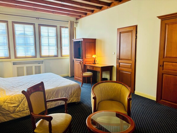 Double Room, Non Smoking | In-room safe, soundproofing, iron/ironing board, wheelchair access