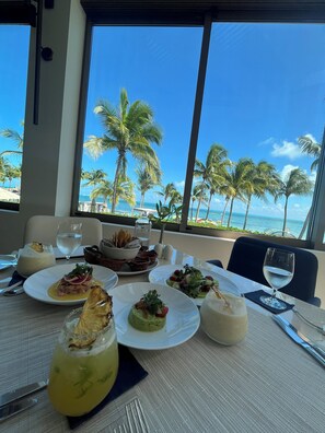 Dining - Junior Suite Stunning Ocean View (Cancun)