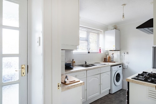 2-Bed Ashford Maisonette
