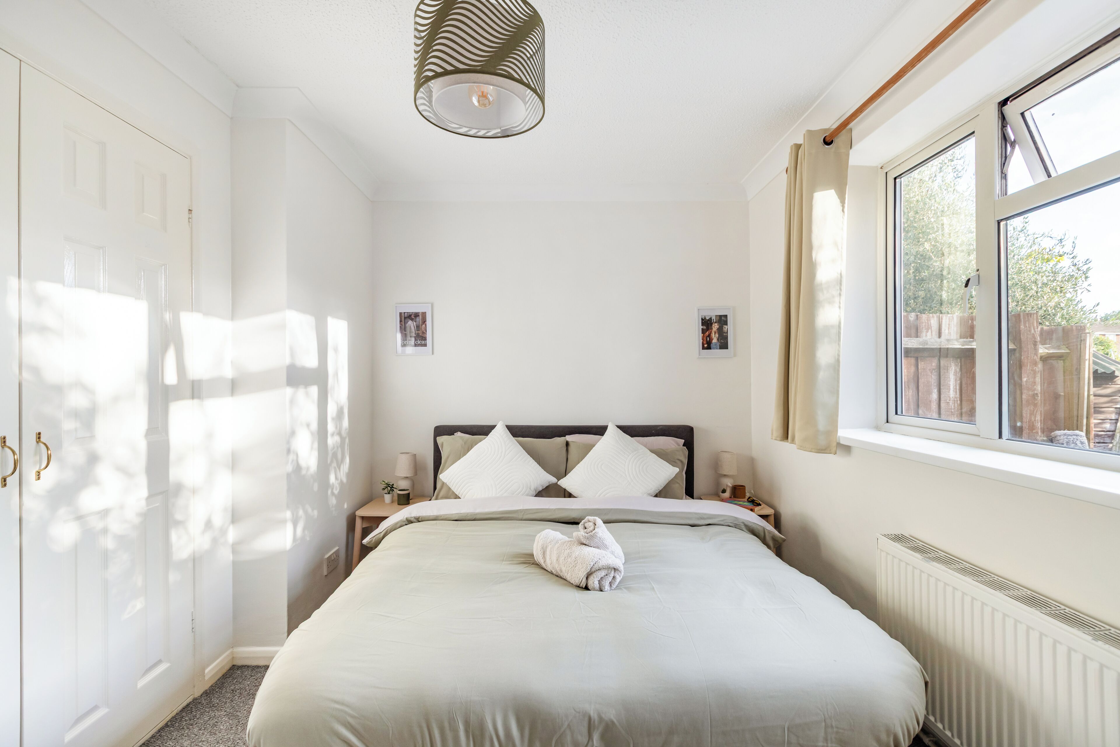 Iron/ironing board, free WiFi, bed sheets