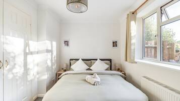 Iron/ironing board, free WiFi, bed sheets