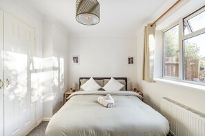 Iron/ironing board, free WiFi, bed sheets