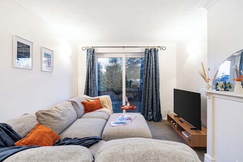 2-Bed Ashford Maisonette
