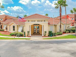 Exterior - Carpet-free 4BR w/ Pool, 2 Master Bds, Near Disney (Kissimmee)