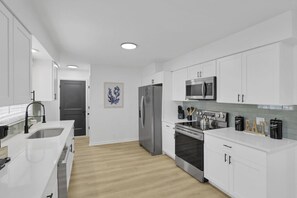 Fridge, microwave, oven, stovetop - Millersport: The Summit (Millersport)