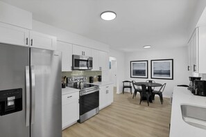 Fridge, microwave, oven, stovetop - Millersport: The Summit (Millersport)